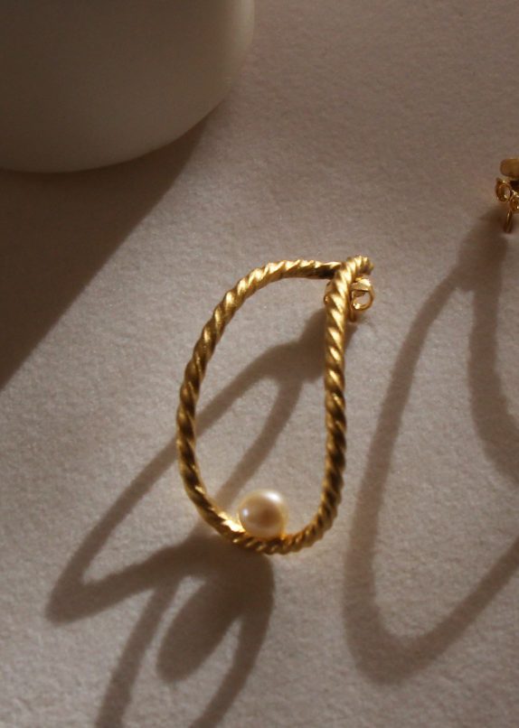 Perla Divina curvy earrings